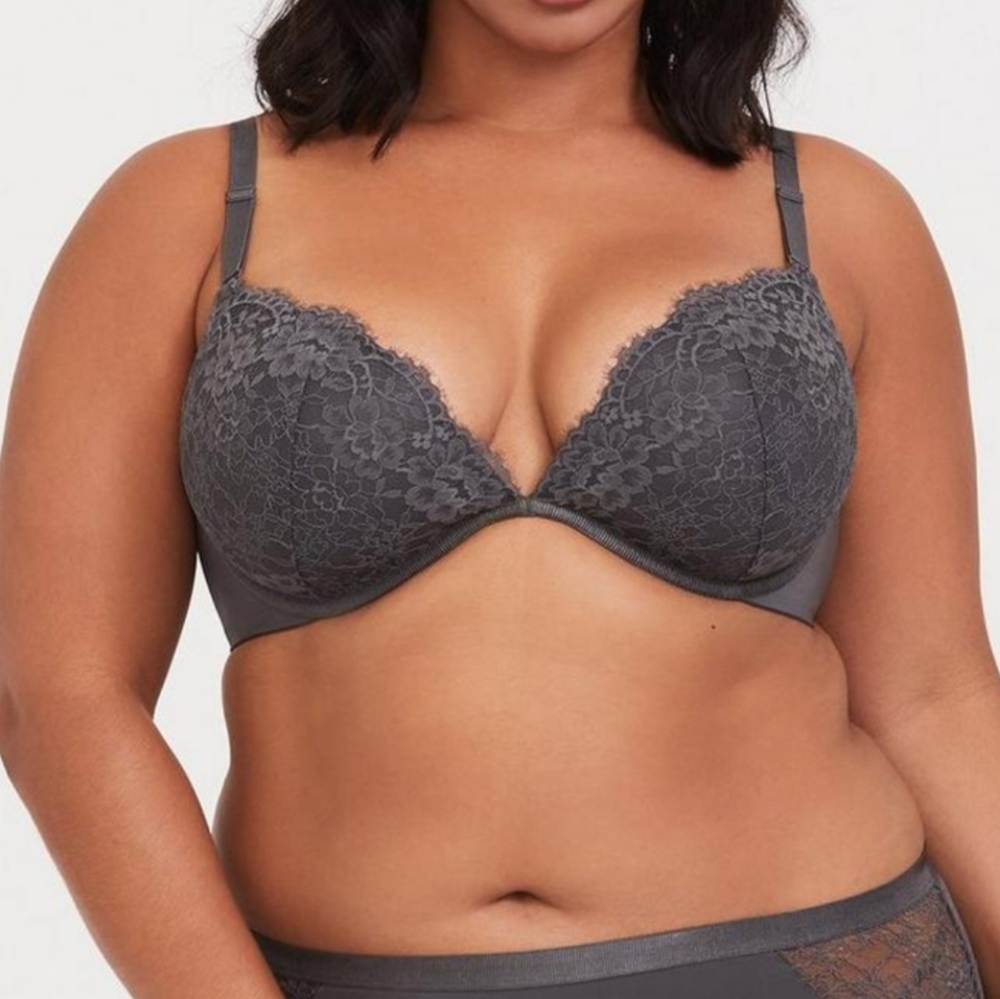 Size 44C Torrid Gray Plunge Lightly Lined Lace 360° Back Smoothing Bra underwire